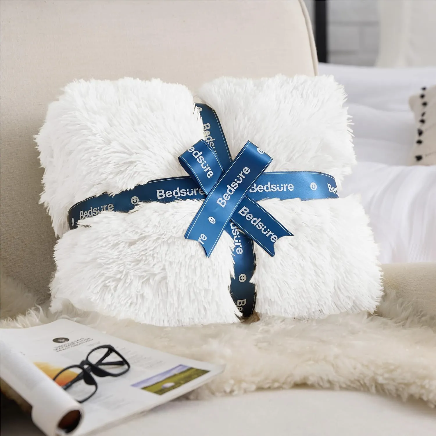 Bedsure Fluffy White Throw Blanket Gifts for Women, Men, Soft Fleece Cozy Fuzzy Sherpa Plush Warm Minky Thick Faux Fur Throws for Couch, Bed, White Decor Spring Blanket Gifts for Mom Dad, 50x60