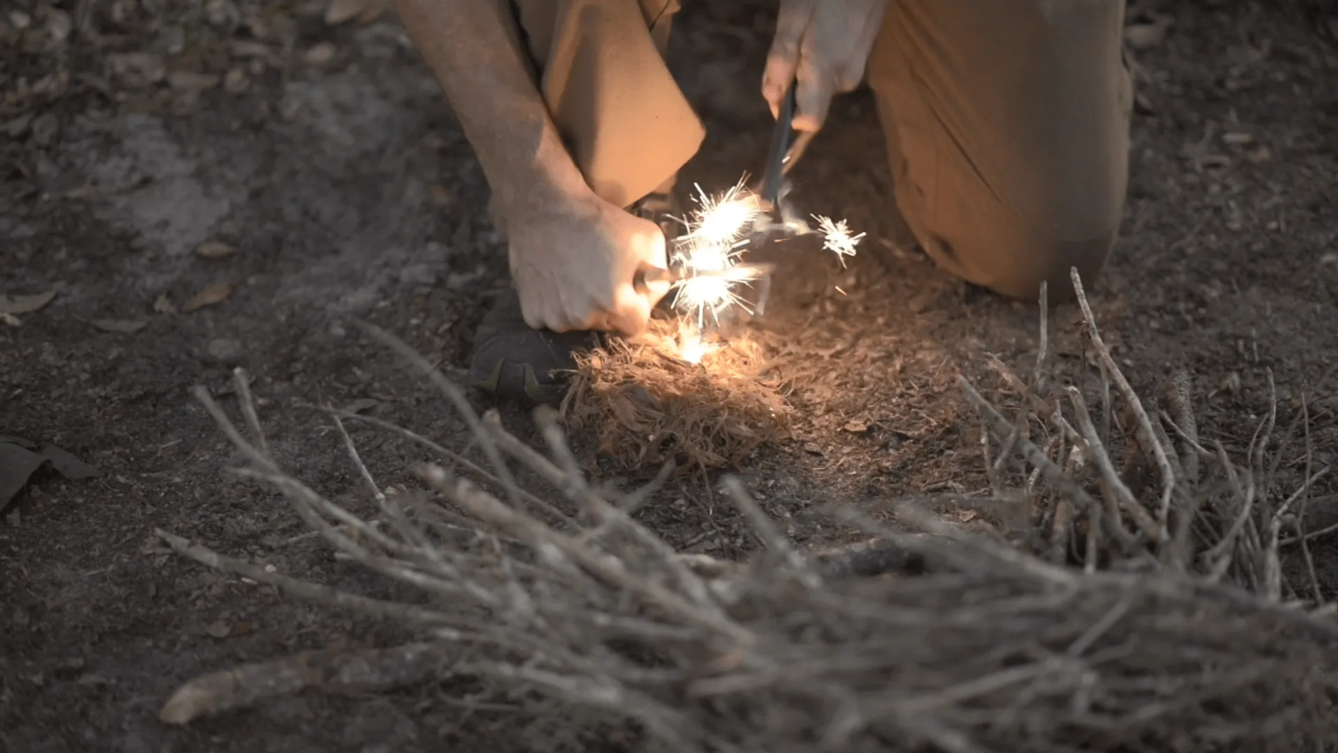 Ferro Rod Fire Starter: Your Reliable Outdoor Fire-Starting Tool