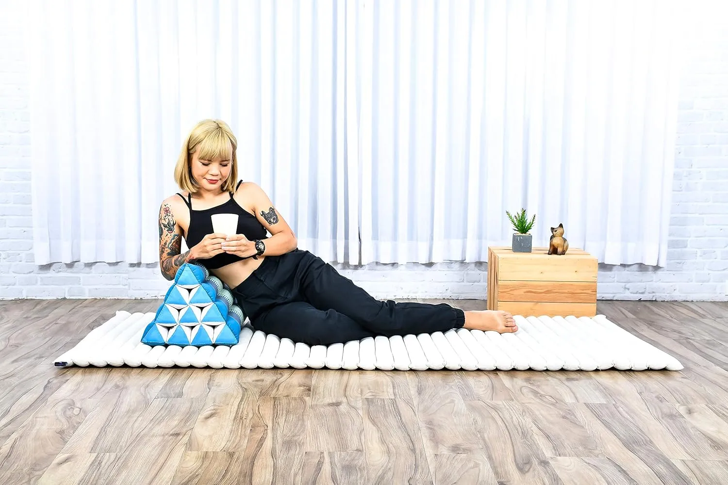 Leewadee Thai Triangle Cushion – Comfortable Backrest for TV or Reading, Wedge Pillow - Eco-Friendly Natural Kapok Filling, 20 x 13 x 13 inches, Light Blue